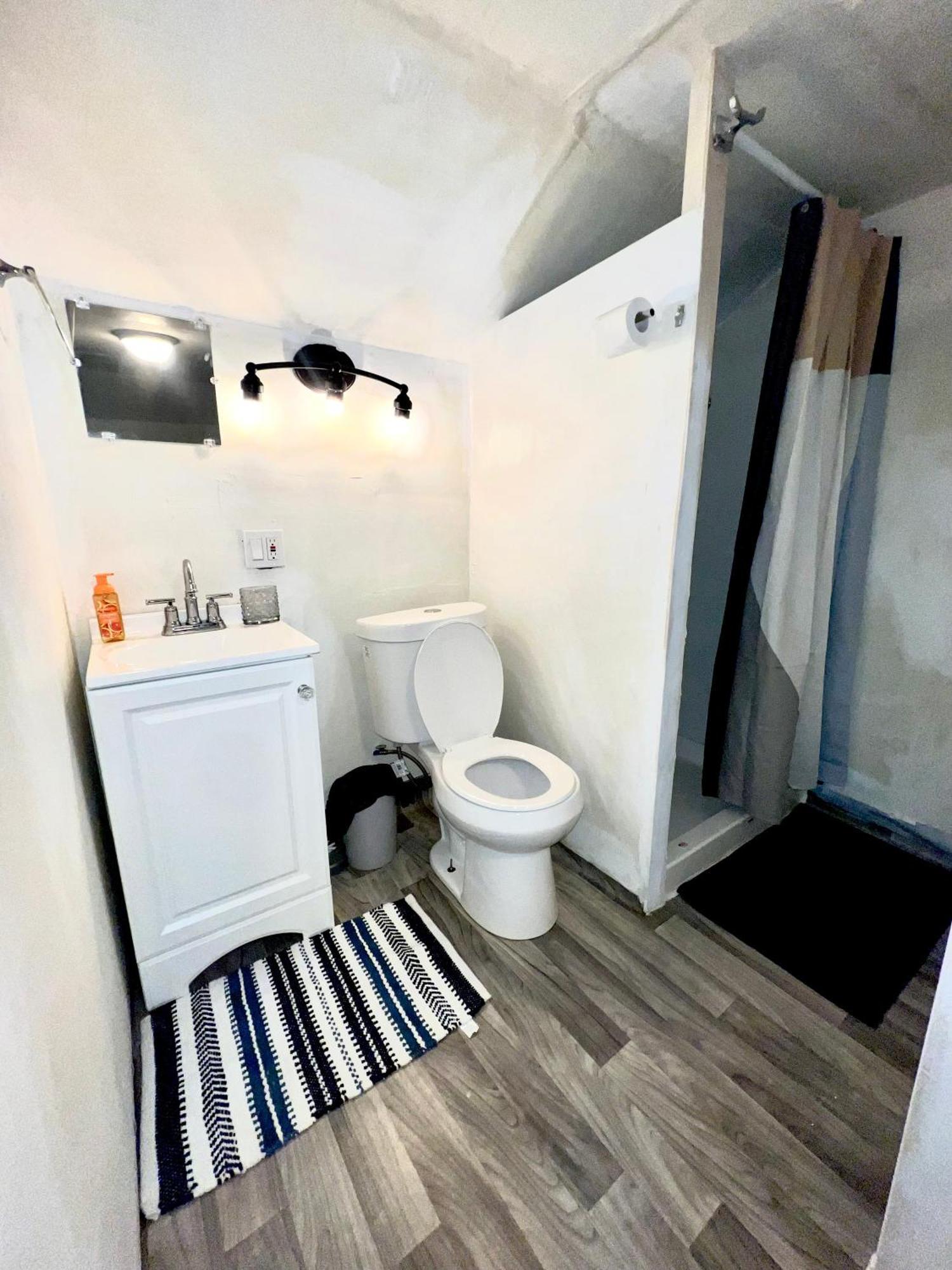 Two Bedroom Villa Studio With Fireplace & Living Room Detroit Exterior photo
